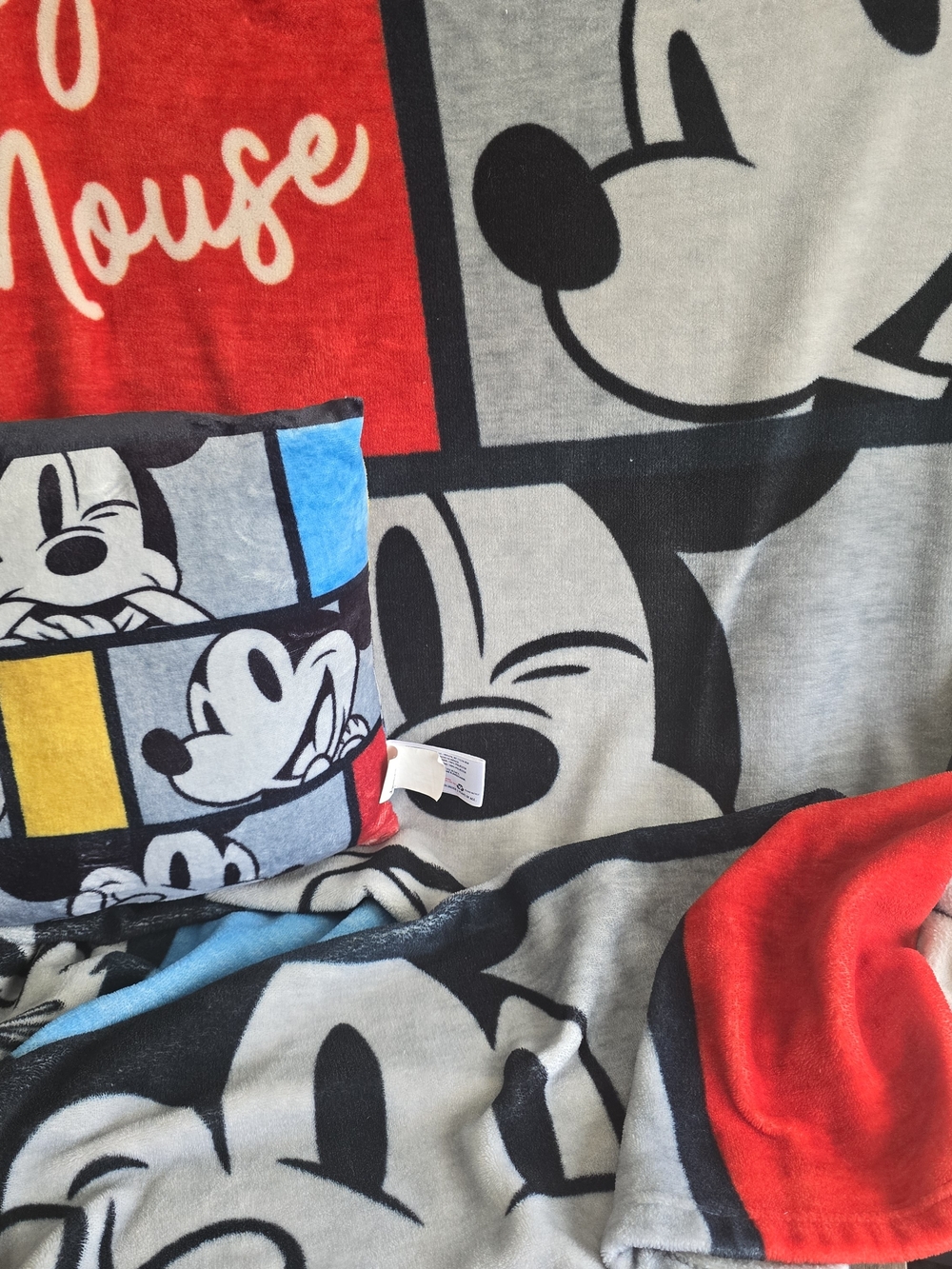 Disney Mickey Mouse plaid expressions throw blanket and pillow Set